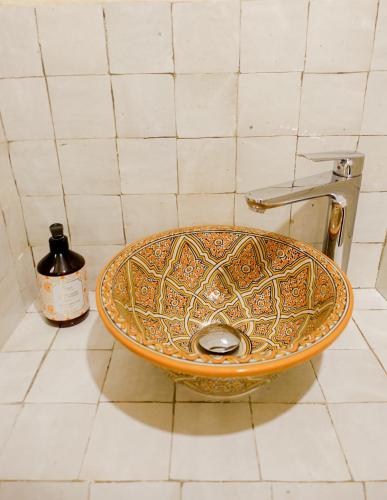 a bathroom with a bowl sink on the floor at Blue Kaouki Boutique Hotel in Sidi Kaouki