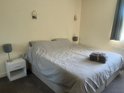Ένα ή περισσότερα κρεβάτια σε δωμάτιο στο Sunny apartment with balcony