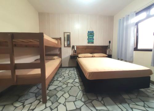 a bedroom with two bunk beds and a window at Kitinete Girassol 1 - Penha SC - Beto Carrero in Penha