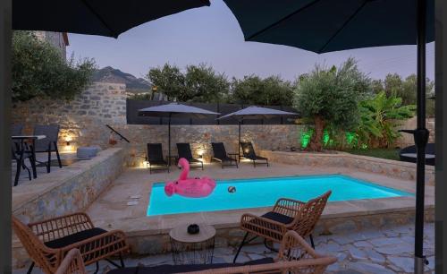 Πισίνα στο ή κοντά στο OMEGA villa stoupa