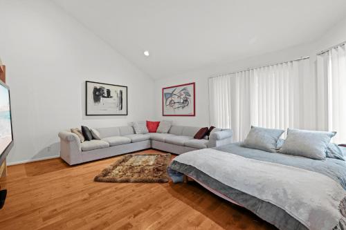 Χώρος καθιστικού στο Beautiful House in Livingston (20 miles from NYC)