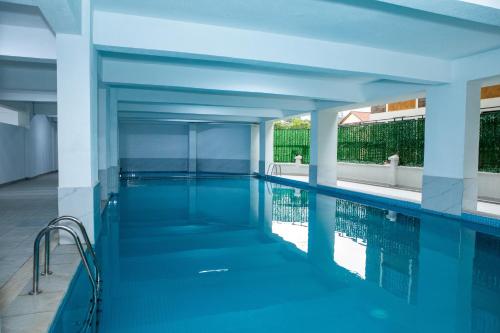 Bazén v ubytování Grandeur Stays Riara One Residency Kilimani nebo v jeho okolí