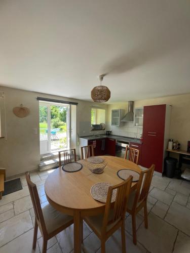 a kitchen and dining room with a table and chairs at Gîte à la campagne in Le Mesnil-Villeman