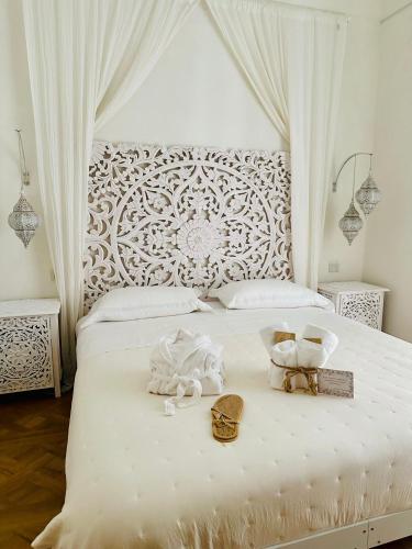 a bedroom with a white bed with a white canopy at La Presentosa b&b in Fossacesia