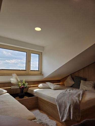 Postel nebo postele na pokoji v ubytování Štít Deluxe Studio