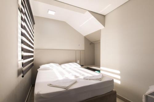 Ein Bett oder Betten in einem Zimmer der Unterkunft Lou Suítes - Suíte 02 - Conforto