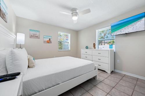 a bedroom with a bed and a ceiling fan at Bianco Sands By Beachside Management in Siesta Key