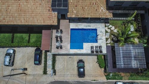 an overhead view of cars parked next to a pool at Pousada Capitólio in Capitólio