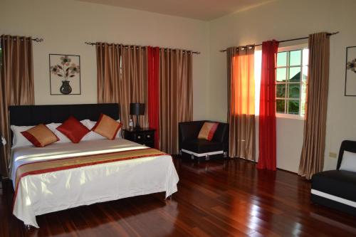 Ένα δωμάτιο στο Negril Sky Blue Resorts LTD