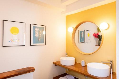 a bathroom with a sink and a mirror at Turtle Rock 7 chambres in Les Anses-dʼArlets