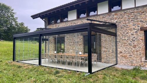 Bangunan di mana terletaknya the country house