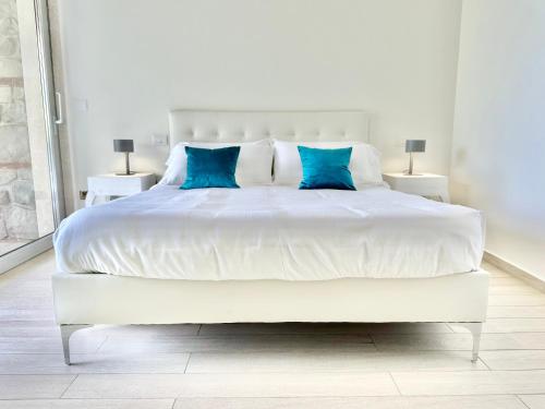 Isola Bella Infinity Suitesにあるベッド