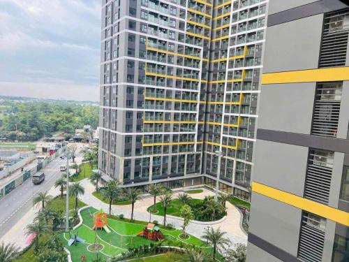 an aerial view of a large tall building at CĂN HỘ VINHOMES GRAND PARK QUẬN 9 Studio in Gò Công