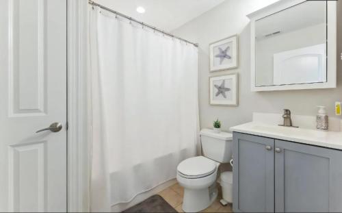 Ένα μπάνιο στο 320 E 18Th Ave, Unit 200
