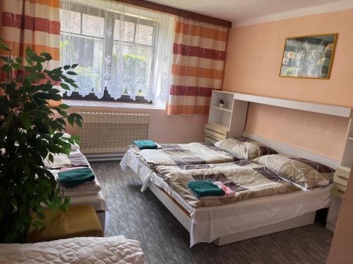Postel nebo postele na pokoji v ubytování Válův dvůr Maštal