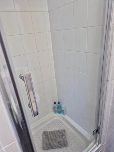 a bathroom with a shower stall with a shower at Firthview House in Kirn