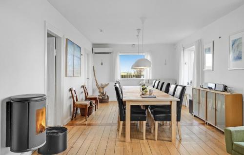 Χώρος καθιστικού στο Cozy Home In Grenaa With Wifi
