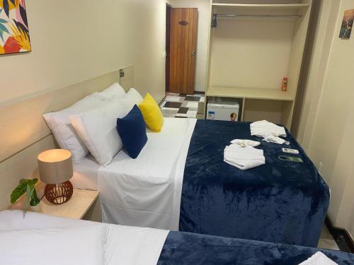 a small room with two beds with pillows at Lonier Nature INN in Abraão