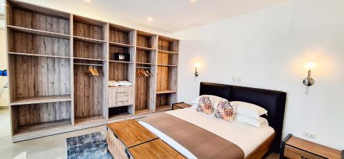 Ένα ή περισσότερα κρεβάτια σε δωμάτιο στο Casa Bianca, OSU, Premium Luxury, Free breakfast, Pool & gym, Restaurant, Airport 15 mins