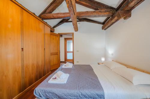 a large bed in a room with wooden walls at Castellana Home 221- Free Parking & Wi-Fi in Trivignano