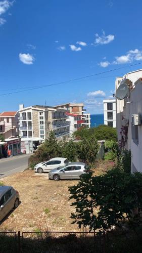 a group of cars parked in a parking lot at Sunrise apartmani in Bar