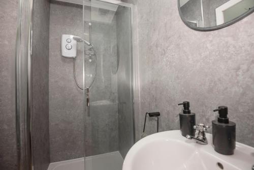 Stylish 1 Bed Apartment in Penarth Town Flat 2 photo 9