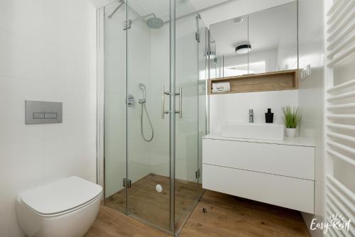 Ένα μπάνιο στο Pinea 317 - basen, sauna, jacuzzi w cenie pobytu - Easy - Rent Apartments