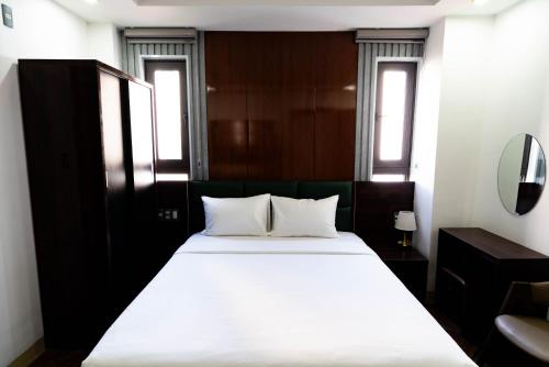 a bedroom with a large bed with white sheets at Mama Hotel And Apartment - Free Sauna And Gym in Da Nang