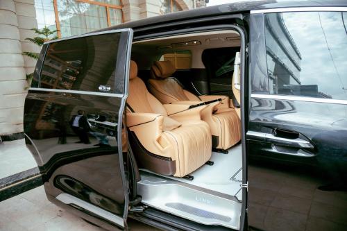 an open door of a car with the back door open at 泊悦国际大酒店 BoYue Hotel in Addis Ababa Bole International Airport