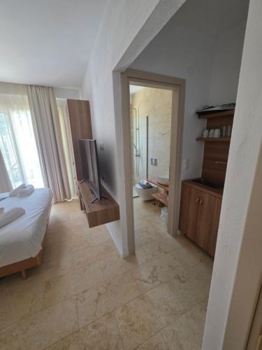 Gallery image of FOFO Platana Beachfront Villa in Skala Rachoniou