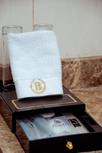 a white purse sitting on top of a drawer at 泊悦国际大酒店 BoYue Hotel in Addis Ababa Bole International Airport