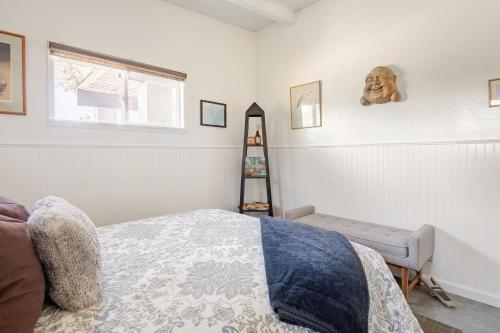 Popular Homestead! Location, Stargaze, Views!にあるベッド