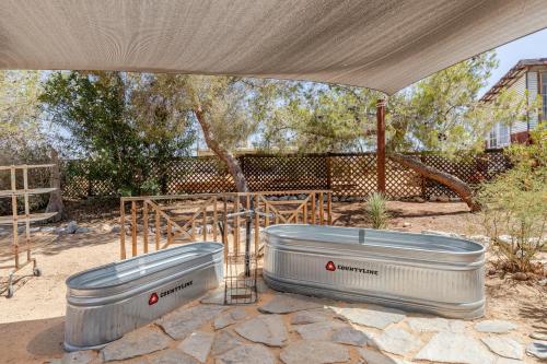 ジョシュア・ツリーにあるPopular Homestead! Location, Stargaze, Views!のギャラリーの写真