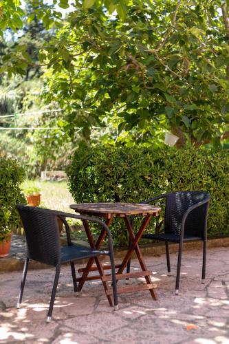 Κήπος έξω από το XENOFONTAS APARTMENTs