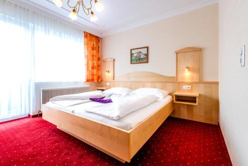 Un ou plusieurs lits dans un hébergement de l'établissement Panorama Hotel Traunstein