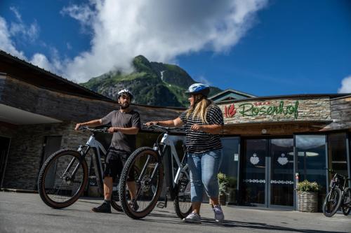 Montar en bicicleta en Der Kleinwalsertaler Rosenhof o alrededores