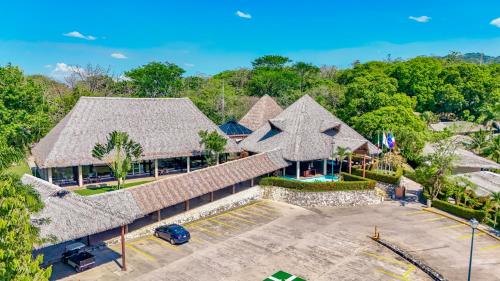 an aerial view of a resort with a parking lot at Hotel Villa Mercedes Palenque in Palenque