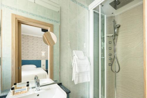 Ванная комната в Hotel Croce Di Malta