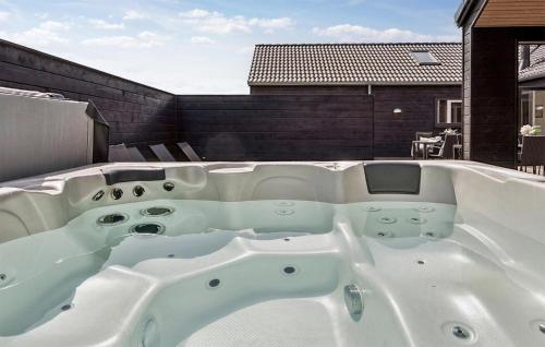 Galería fotográfica de Amazing Home In Sydals With Sauna en Sarup