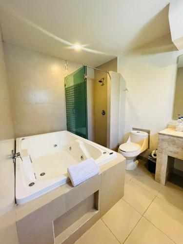 Bilik mandi di Hotel del Pescador