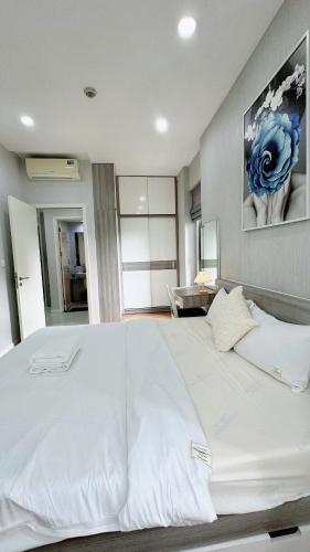 a large white bed in a large room at Masteri An Phu - Condo 1-2BR Apartment with Pool GYM D2 in Ho Chi Minh City