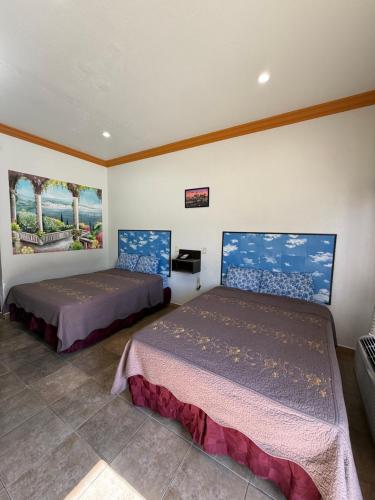 a bedroom with two beds in a room at Dream Inn in Inglewood