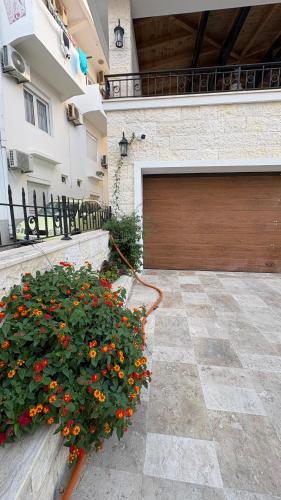 Το κτήριο όπου στεγάζεται  το δωμάτιο σε οικογενειακή κατοικία