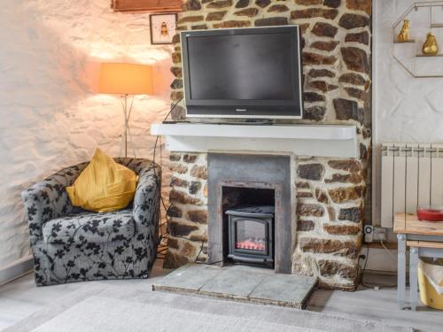 TV a/nebo společenská místnost v ubytování Bee Cottage