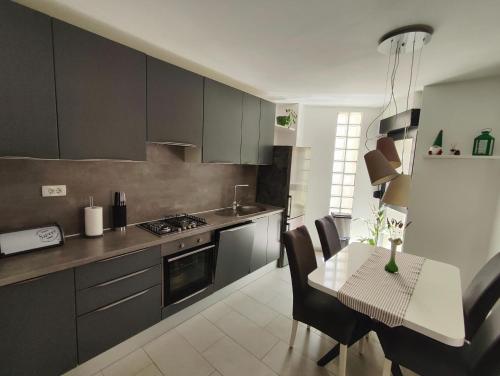 Kuchyň nebo kuchyňský kout v ubytování Apartman Emanuel