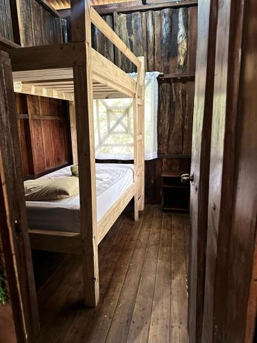 Ένα ή περισσότερα κρεβάτια σε δωμάτιο στο Sukia Hostel
