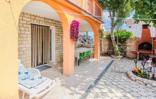 Beautiful Apartment In Vir With Wifi