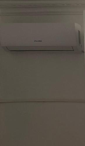 a microwave oven on top of a ceiling at Studio in Fnidek