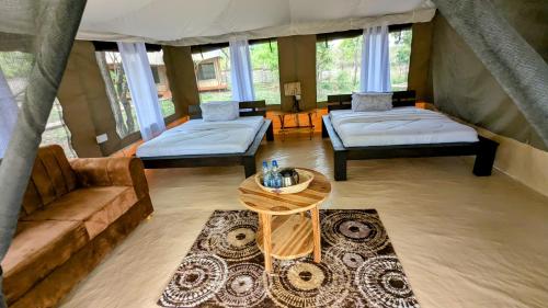 Postel nebo postele na pokoji v ubytování Double G safaris and Camp Mikumi