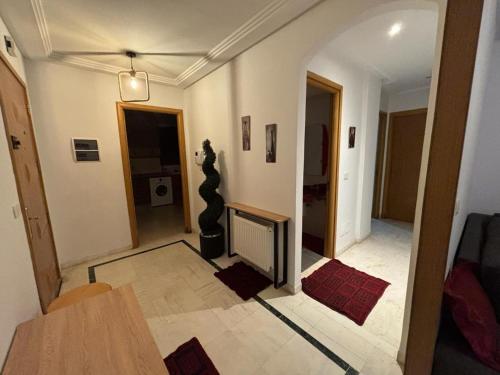 Postel nebo postele na pokoji v ubytování appartement chic et privé avec balcon proche de l'aéroport et du centre ville de Tunis